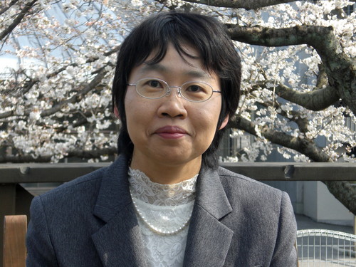 センター所長　人見英里（ひとみえり）