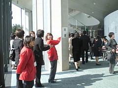 会場ロビーでの案内