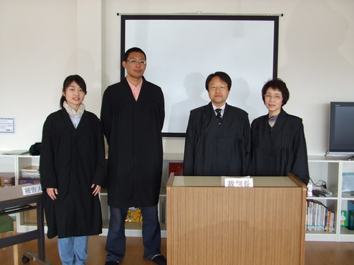 裁判官の法衣を着てみる