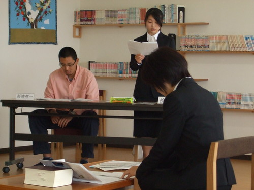 検事役と証人役