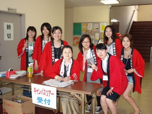 教務グループの職員さんと