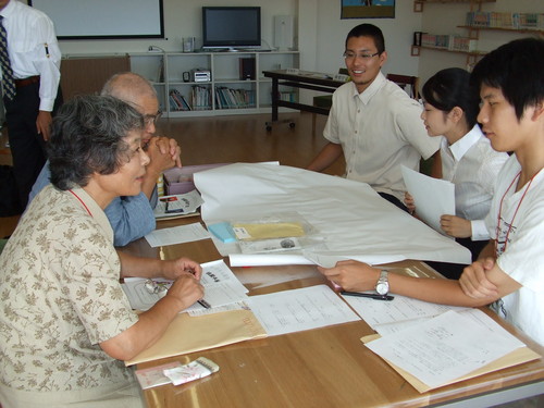 市民の方と学生の話し合い
