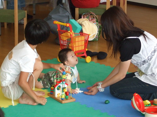 大学生の託児風景
