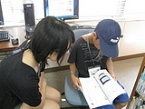 図書館で調べ物をしました