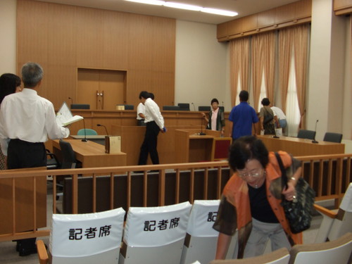 ここが法廷です