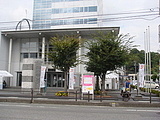 向かいの歩道から