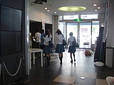 展示コーナーからシアターへ