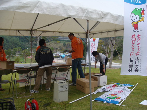 PRブース設営中