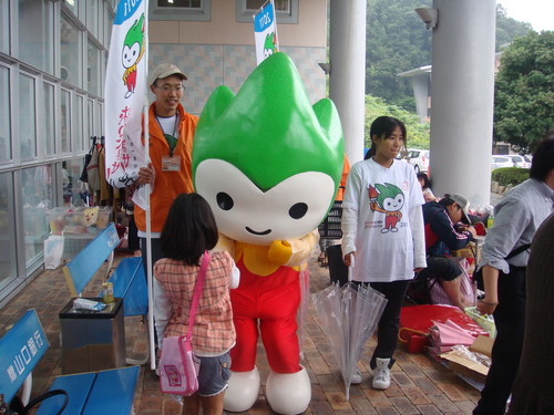 子どもたちとふれあいながら国体をＰＲ♪
