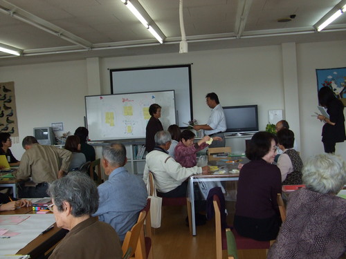 修了証書を授与