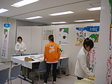 ブース設営中