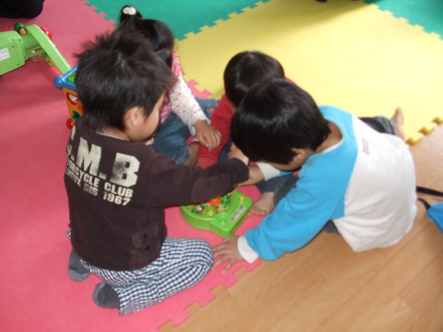 子どもたちは、遊びに夢中