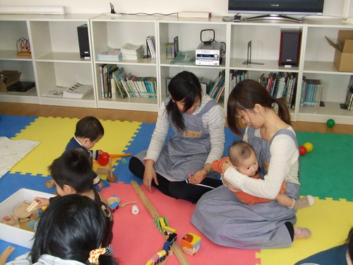 ボランティアはお揃いのエプロンで