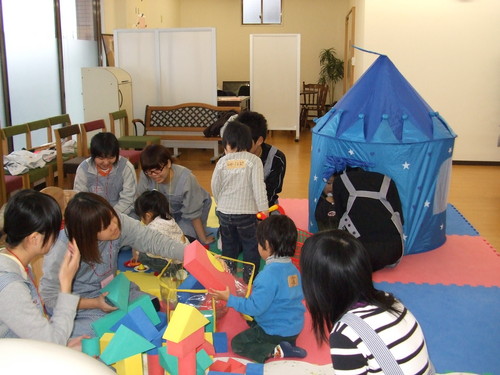 テントから出て来ないぞ〜