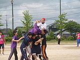 男子の騎馬戦は迫力満点