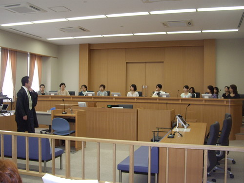 実際に裁判員の席に座って質疑応答