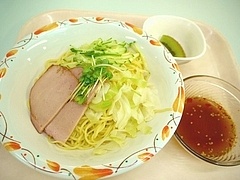 7月15日(水)　広島風つけ麺～爽やか夏野菜サラダ付き～