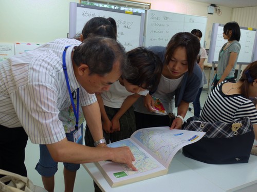 給水場所を確認中
