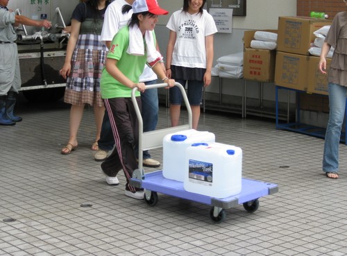 台車で運搬