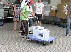 台車で運搬