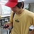 更新作業中の情報部門リーダー