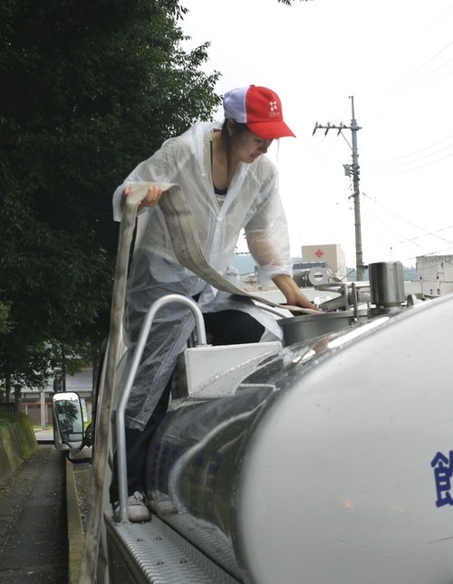 給水車のお手伝い中