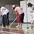 みんなで掃除中