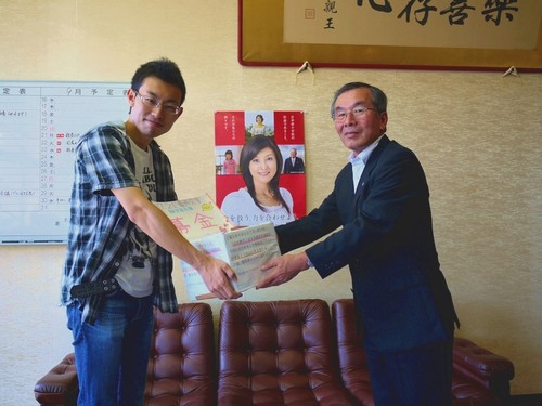 日本赤十字社山口県支部片山事務局長と学生代表