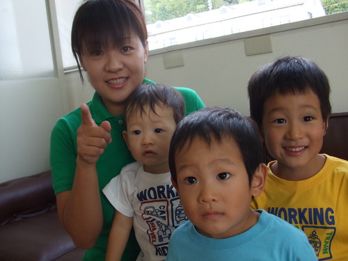 女子学生とたくましい三兄弟