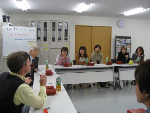学生からも活発に質問が出ました