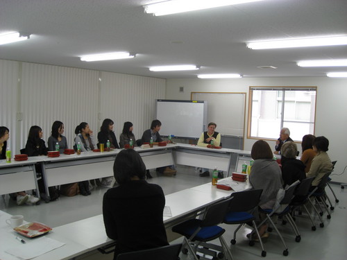 様々な学科・学年から14名の学生が集まりました