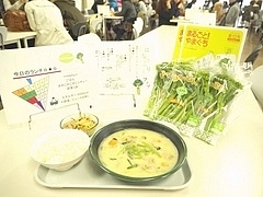 木曜日：きのこのこのこシチュー（長州どり、しいたけ、はなっこりー）、春雨、ごはん