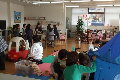 お母さんたちは、あっち