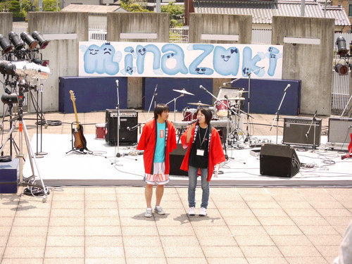 おそろいのハッピで、大学祭を盛り上げます。