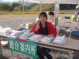 総合案内所。来場者を笑顔で迎えます！