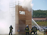 建物火災防御訓練中