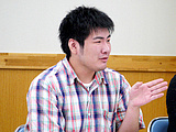 質問する学生