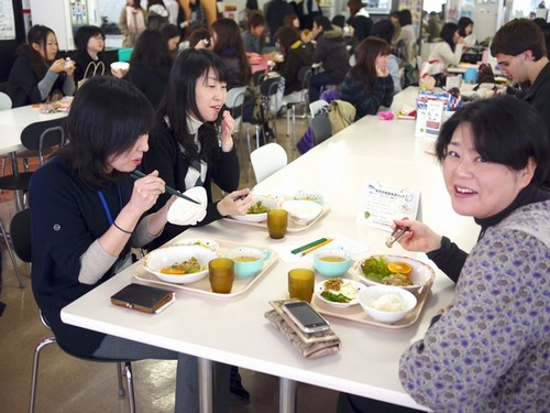 教員も限定ランチ！