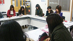 学生自治会組織図と、平成22年度の振り返りシートに目を通します