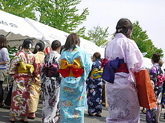 1年生の浴衣姿が会場を彩ります