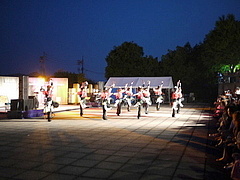 よさこいサークル奄美連合萩組による迫力ある踊り