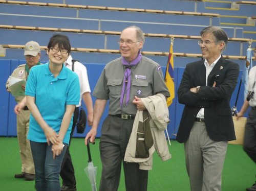 通訳しながら、ドーム内へ