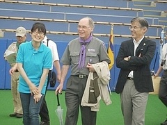 通訳しながら、ドーム内へ