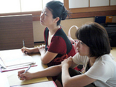 熱心に聞き入る参加者