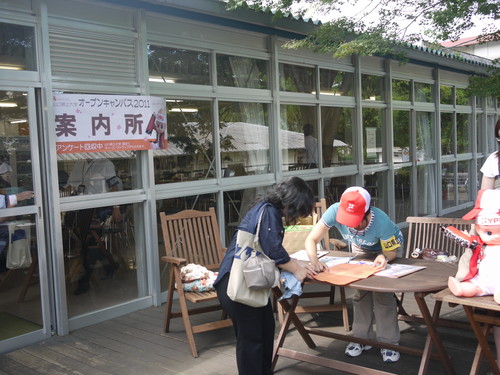 マップを使って学内を案内