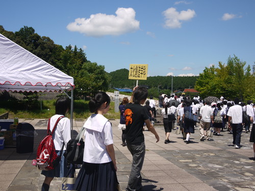 学科ごとに分かれて移動します