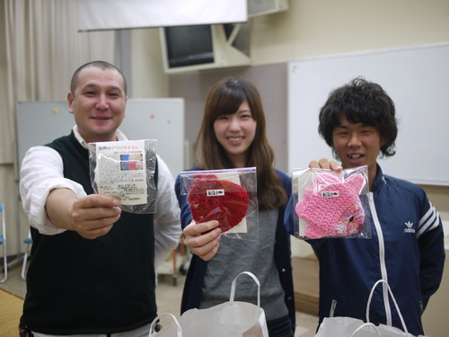 チャリティ　アクリルたわし