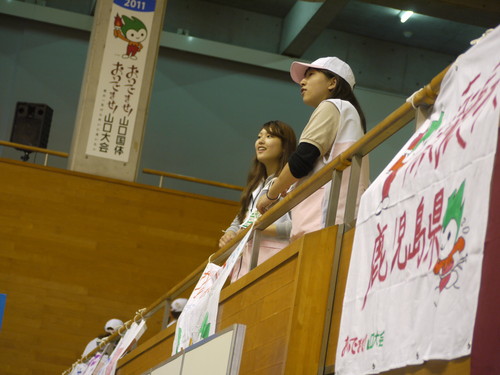 応援旗の位置を確認中