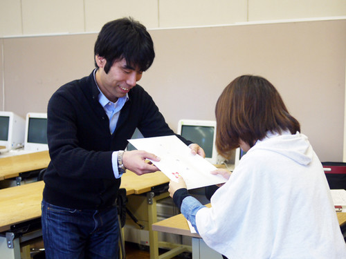 小橋先生から受け取る学生