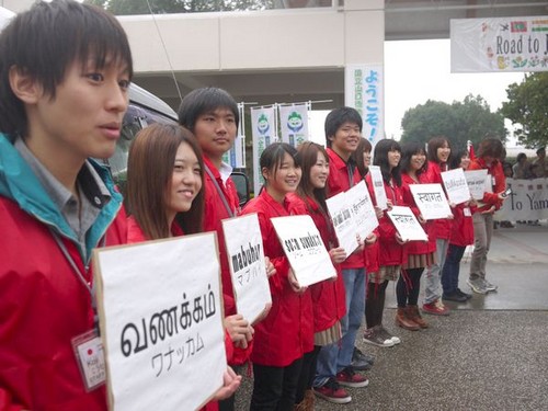 小雨の降る中おでむかえ